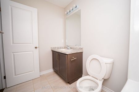 Townhouse For Lease | X8135394 - Photo 2