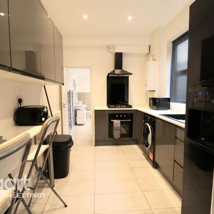 1 bedroom in a house share to rent - Photo 1