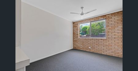 Lowset Family Home in perfect location - Photo 4