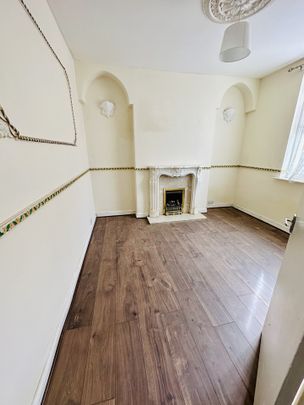 5 Bed Terraced House, Hungerton Street, NG7 - Photo 1