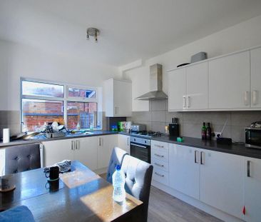 6 bedroom terraced house to rent - Photo 4