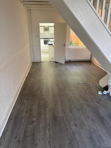 2 bedroom terraced house to rent - Photo 4