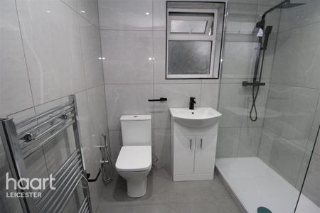 3 bedroom semi-detached house to rent - Photo 5