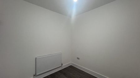 3 bedroom flat to rent - Photo 5
