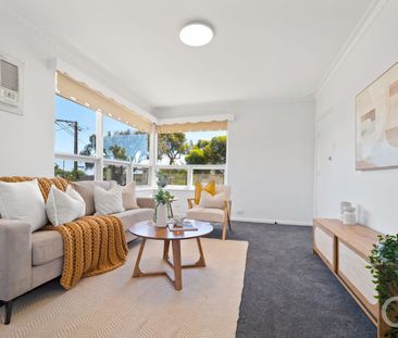 Open the Door to Coastal Comfort - Photo 2