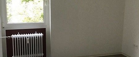 Renovierte, helle 2-Zimmer-Wohnung mit Balkon ab sofort frei! - Photo 1