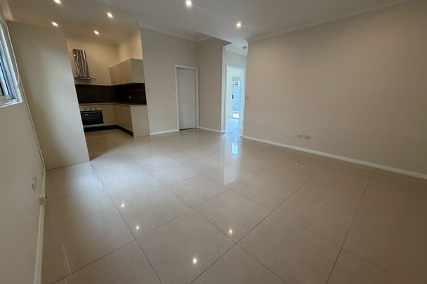 Available after 5 January 26 - Photo 1