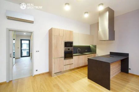 Pronájem nadstandardního bytu 2+kk s klimatizací, 69 m - Photo 2