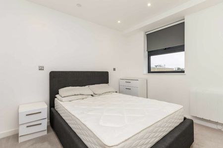 Rockingham Road, UB8, London - Photo 5