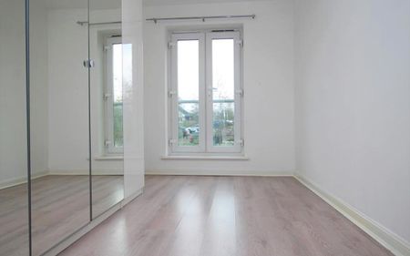 Two bedroom apartment located in a modern development within easy access of Southmead Hospital, Airbus and the MoD. - Photo 3