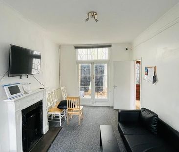 4 Bed Terraced House, Eastern Avenue, IG4 - Photo 3