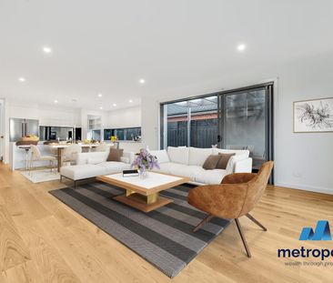 LUXURY FAMILY HOME IN DESIREABLE LOCATION - Photo 1