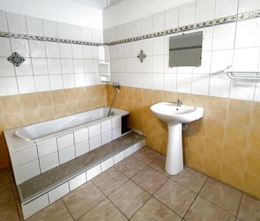 Location Appartement 3 pièces 56m² LES ABYMES 97139 - Photo 5