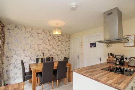 3 bedroom terraced house to rent - Photo 2