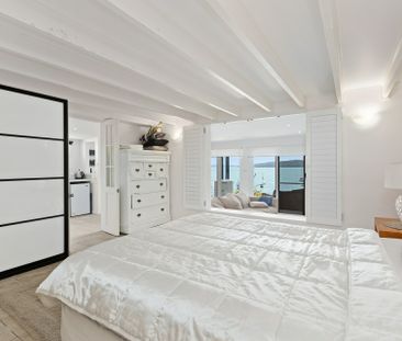 Breathtaking Waterfront Luxury - Photo 4