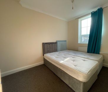 2 Bed Flat, Albert Road South, SO14 - Photo 2