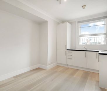 A bright studio room with kitchenette situated on the third floor o... - Photo 1