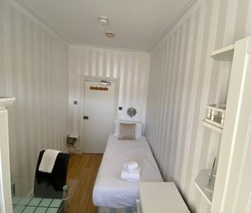 Room in a Shared Flat, Holland Road, W14 - Photo 1