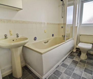 2 bedroom end of terrace house to rent - Photo 4