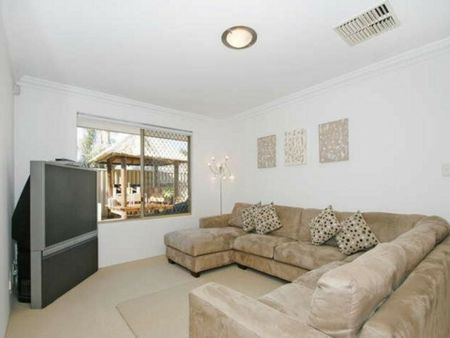 Spacious Family Living in Parkland Estate - Photo 2