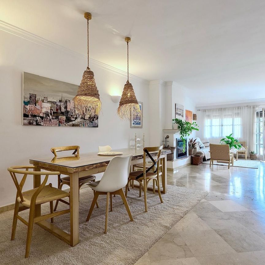 Townhouse in Nueva Andalucía - Photo 1