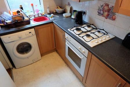 1 bedroom in a house share to rent - Photo 4