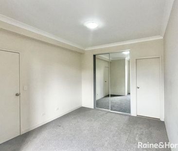 Well-Presented Two Bedroom Apartment - Photo 2