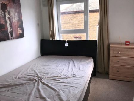 1 Bed Flat, Tarragon Court, IG1 - Photo 2