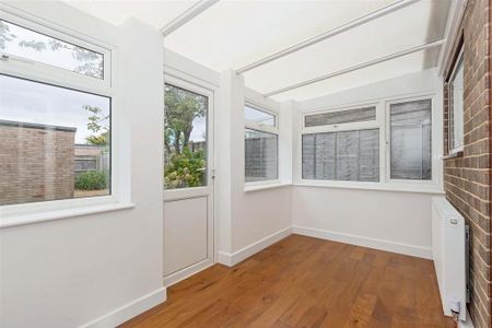 3 bedroom semi-detached house to rent - Photo 5