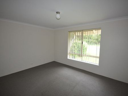 Neat & tidy family home. Only 400m to the beach!!! - Photo 2