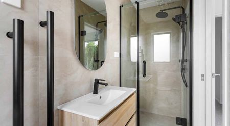 Stylish & Contemporary 2 Bed! - Photo 4