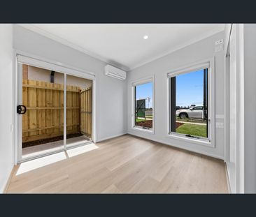 16 Bundalong Drive, Eynesbury, Vic 3338 - Photo 2