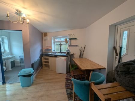 Studio Flat, Brackenbury Road, B44 - Photo 2