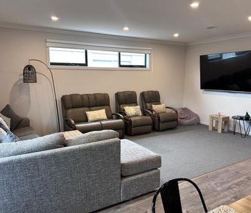 Spacious 3-Bedroom Family Home in Prime Clyde Location!! - Photo 3