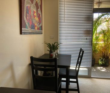 Minutes walk to beach, furnished studio - Photo 2