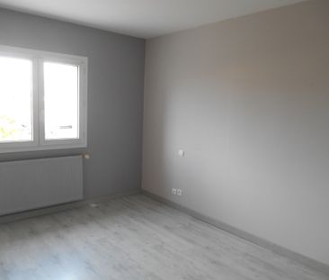 Location Appartement 1 pièce 18m² LA ROCHE SUR YON 85000 - Photo 3
