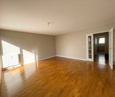Location Appartement 4 pièces 96m² PARIS 15ème - Photo 1