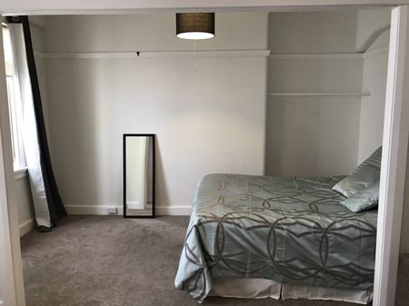 Retro in The Brooklyn - Photo 3