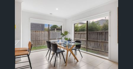 Style & Superb Convenience in Upper Point Cook - Photo 5