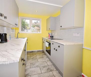 2 bedroom ground floor flat to rent - Photo 3