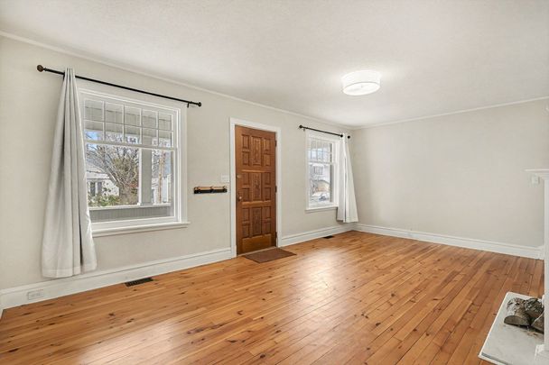 For Lease - 8 Carlotta Avenue, Vanier and Kingsview Park, Ontario - Photo 1