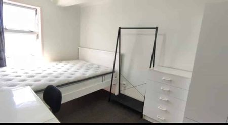$160-260/room in One property - Photo 2