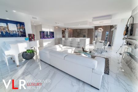 Penthouse in Downtown Vancouver, BC - Photo 5