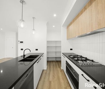 6 Triumph Avenue, Tarneit, VIC 3029 - Photo 2