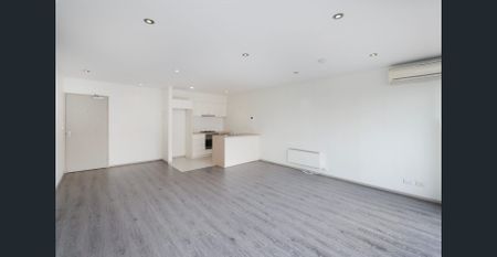 BRIGHT ONE BEDROOM APARTMENT - 6 MONTH LEASE - Photo 4