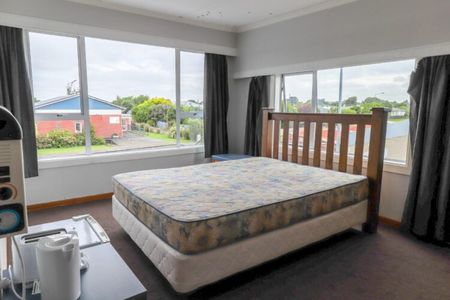 Sunny Room in Shared housing - Photo 3