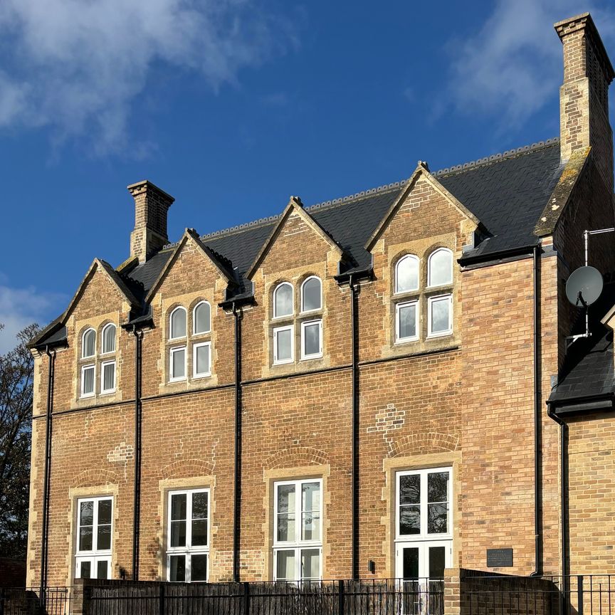 Attractive 2 bedroom house in central Taunton - Photo 2