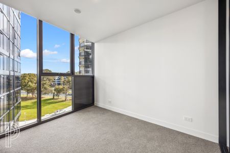 Modern 2-Bedroom Apartment in WOVA – Luxury Living in the Heart of Canberra! - Photo 2