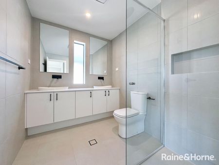 Brand New Four Bedroom Family Home In Prime Location! - Photo 4