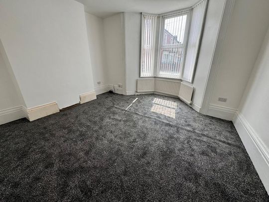 4 bedroom terraced house to rent - Photo 1